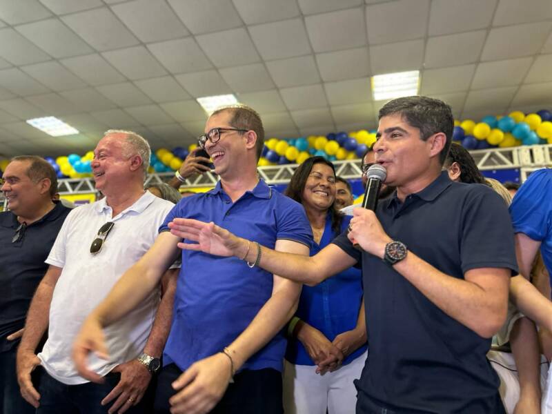 ACM Neto participa de ato em Teixeira de Freitas e pede reeleição de Marcelo Belitardo: ‘Nunca vi tanta energia’