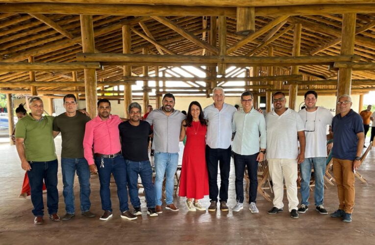 Prefeito Beto Pinto recebe presidente da Cerb em roda de conversa sobre barragem em Medeiros Neto.