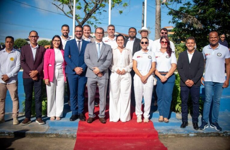Ato Cívico na Praça da Prefeitura comemorou os 40 anos de Teixeira de Freitas.