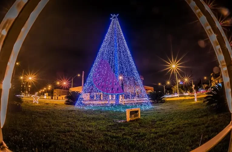 Prefeitura de Teixeira de Freitas e CDL confirmam que teremos mais um Natal Iluminado, além de distribuição de prêmios pela Câmara de Dirigentes Lojista, entre eles um Jeep Renegade.