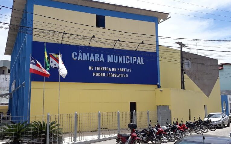 Câmara de Teixeira de Freitas abre inscrições para Concurso Público com salários de até R$ 12.167,00.